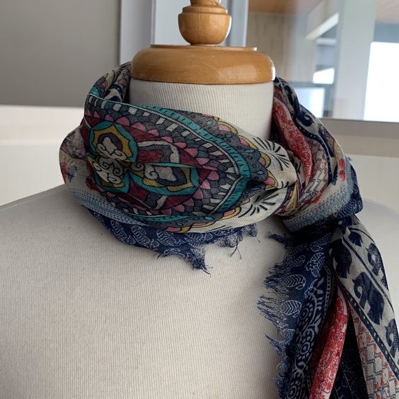 Blue/white/red polyester scarf with elephant prints, new, made by Ardene - Picture 8 of 8